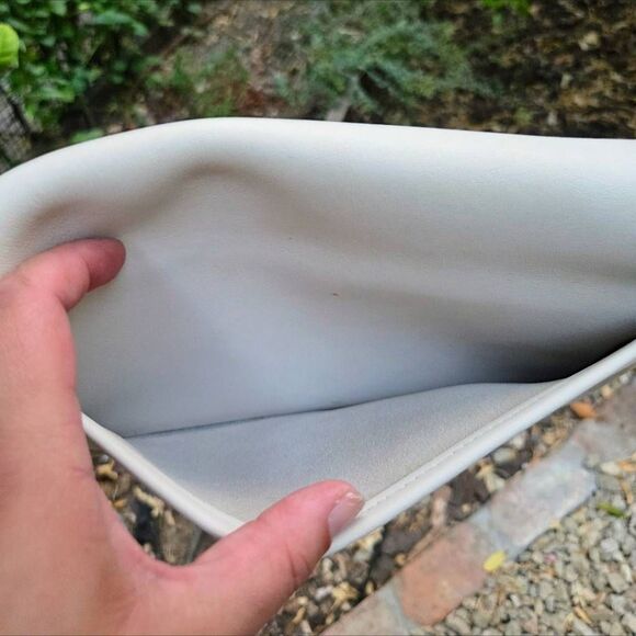 80s Coach Classic Slim Flap Vintage Shoulder Bag in Bone Glove-Tanned Leather - Picture 9 of 12